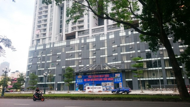 Chưa có giải pháp ngăn cháy cho khu vực thông tầng, khu vực các tầng thương mại từ tầng 1 đến tầng 6 (bao gồm sảnh thông tầng và thang bộ hở). Chưa thiết kế hệ thống tăng áp giếng thang máy, buồng thang bộ tầng 7 đến tầng 36; hệ thống tăng áp buồng thang tầng 1 đến tầng 6; hệ thống hút khói khu vực thương mại, văn phòng; sảnh thông tầng khu vực thương mại. Ảnh: Dân Việt.