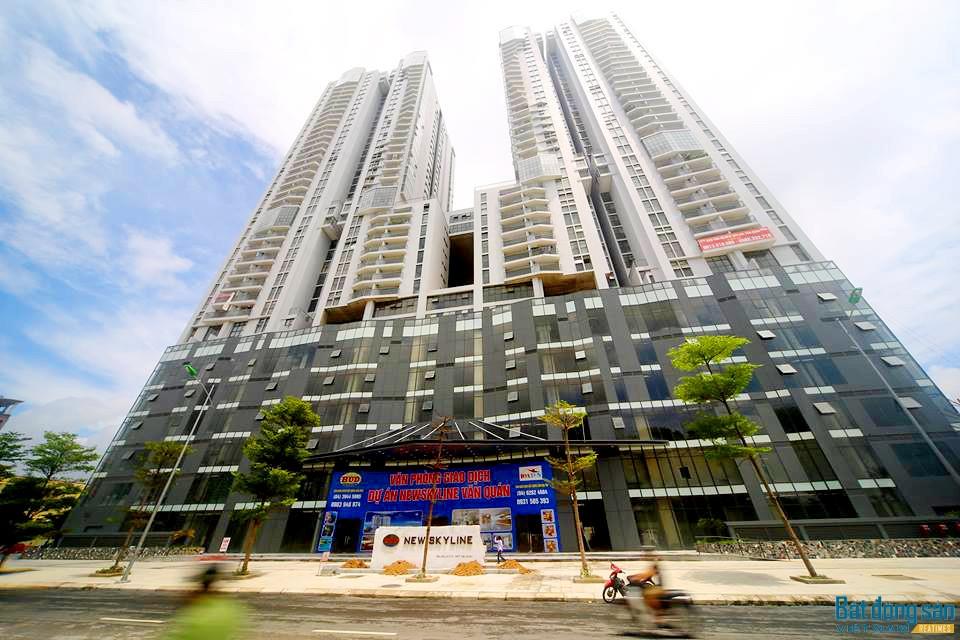  4. Dự án New Skyline Tương tự, theo thông tin từ Cảnh sát PCCC Hà Nội, ngày 03/10/2017, cơ quan này đã tổ chức kiểm tra nghiệm thu về PCCC lần 3 công trình Tòa nhà New Skyline tại lô đất CC2, khu đô thị Văn Quán, quận Hà Đông, thành phố Hà Nội do Tổng công ty Đầu tư phát triển nhà đô thị làm chủ đầu tư và chi nhánh miền Bắc - Tổng công ty Đầu tư phát triển nhà đô thị thi công hệ thống PCCC. Ảnh: Reatimes.