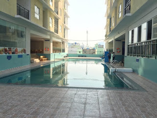 Tại các phòng dịch vụ khu vực hồ bơi của chung cư cũng bị chủ đầu tư chia nhỏ ra thành 71 căn hộ để bán. Thậm chí khu vực nhà giữ trẻ của chung cư chủ đầu tư cũng xây lấn chiếm làm của riêng. Ảnh: thuecanhosg.com.