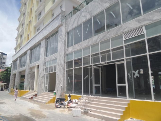 Trong khi xây dựng trái phép nhiều hạng mục công cộng thì bãi giữ xe tự động, cây xanh… đến nay Công ty Khang Gia vẫn không thực hiện. Ảnh: Batdongsan.com.