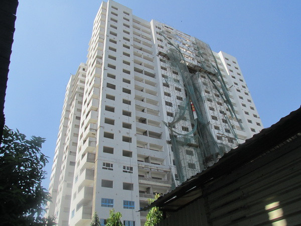 Sở Xây dựng cũng yêu cầu Công ty Khang Gia thương lượng, thanh lý hợp đồng và trả lại tiền hoặc bố trí nơi ở mới cho các hộ dân đã mua căn hộ tại tầng 1, tầng lửng và tầng 2 sai thiết kế được duyệt trước ngày 1/6/2018. Chủ đầu tư phải tự tháo dỡ phần diện tích vi phạm xây dựng tại tầng 1, tầng lửng và tầng 2, trả lại công năng sử dụng theo đúng bản vẽ thiết kế được duyệt.Ảnh: chungcuso3luongyen.info.