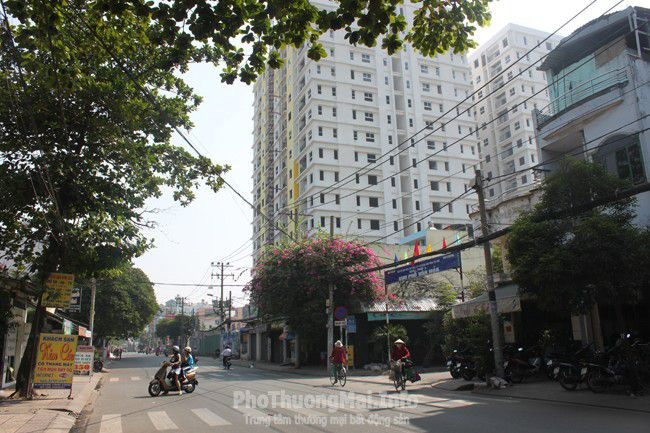 Tháng 8/2017, đoàn thanh tra tiếp tục tổ chức thanh tra dự án này đã đề nghị Công ty Khang Gia báo cáo các hoạt động quản lý đầu tư xây dựng và quản lý vận hành chung cư nhưng nhiều tháng sau đó, đoàn thanh tra vẫn không nhận được các hồ sơ liên quan theo yêu cầu. Ảnh: phothuongmai.info.