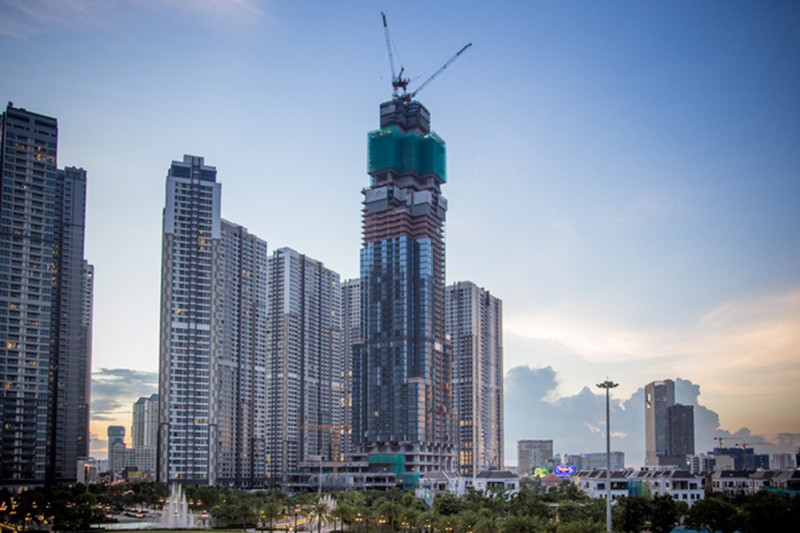 Tòa nhà Landmark 81 ấn tượng bởi lối kiến trúc mới mẻ, với hình ảnh bó tre tượng trưng cho sức mạnh, sự đoàn kết và tinh thần vươn lên của người Việt.Ảnh: Nhịp sống kinh tế.