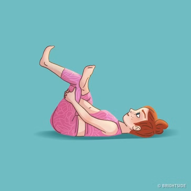  Tư thế chân số 4 Nằm xuống sàn và uốn cong đầu gối của bạn. Khoảng cách giữa hai bàn chân nên bằng với chiều rộng của hông. Nhấc chân phải lên và đặt lên đầu gối trái. Ôm hông trái và từ từ kéo nó về phía cơ thể bạn. Đầu và vai của bạn nên giữ nguyên tư thế đặt trên sàn nhà. Bạn sẽ có cảm giác kéo dài ở hông bên phải. Giữ tư thế này trong 30 giây cho mỗi chân. 