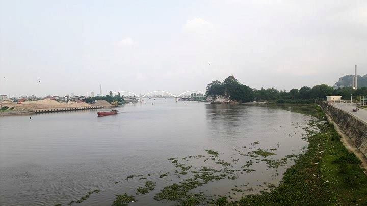  2. Dự án nạo vét sông Đáy Ngoài dự án nạo vét, xây kè bảo vệ cảnh quan sông Sào Khê “đội vốn” 36 lần, từ 72 tỷ lên 2.595 tỷ đồng, theo Vietnamnet, tại Ninh Bình còn có dự án nạo vét sông Đáy cũng tăng vốn “khủng” từ 2.078 tỷ lên 9.720 tỷ đồng, tăng hơn 7.000 tỷ đồng. Ảnh: Vietnamnet.