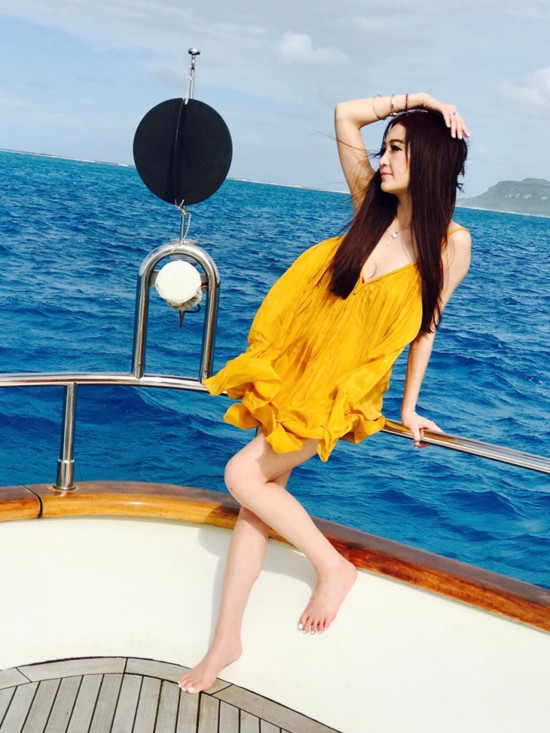 Đến nay khi ở tuổi 52, nữ minh tinh vẫn sở hữu cơ thể cuốn hút, trẻ trung