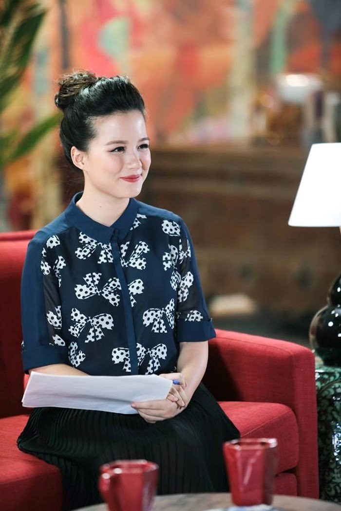 Minh Trang luôn giữ phong cách chững chạc khi lên hình nhưng vô cùng trẻ trung ngoài đời.