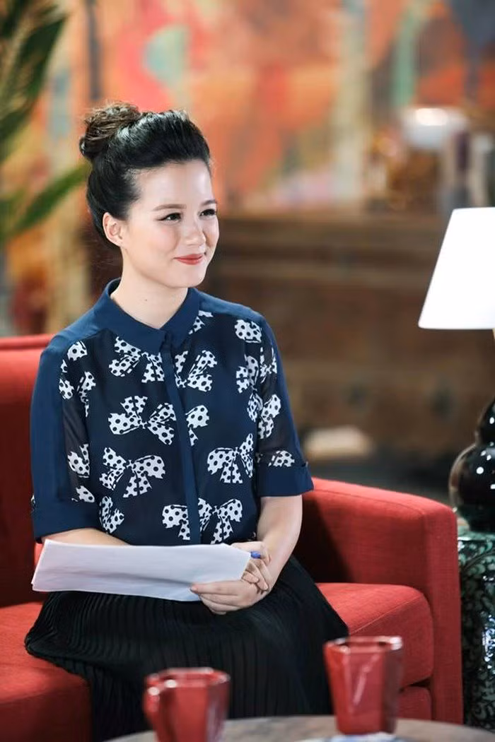 Minh Trang luôn giữ phong cách chững chạc khi lên hình nhưng vô cùng trẻ trung ngoài đời.