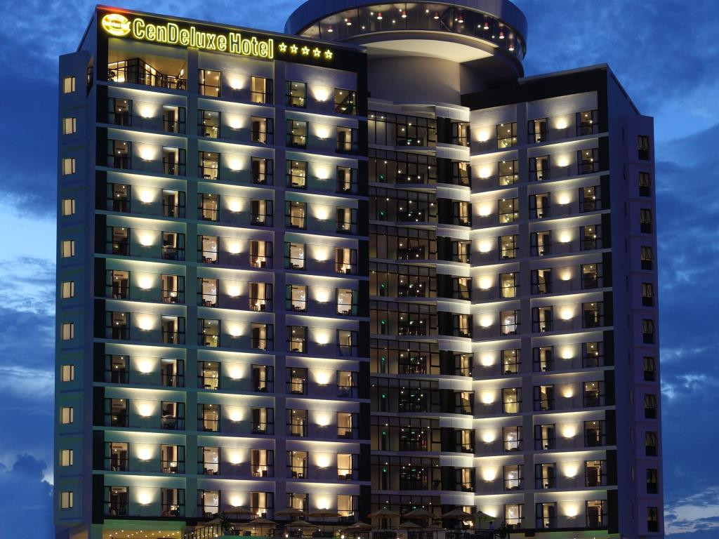 1. Khách sạn CenDeluxe Hotel Điển hình trong số những dự án từng được Công ty TNHH Vận tải và Thương mại Thuận Thảo - doanh nghiệp của của nữ đại gia Phú Yên Võ Thị Thanh "ôm mộng" lãi trăm tỷ là khách sạn CenDeluxe Hotel (Tuy Hòa, Phú Yên) - khách sạn 5 sao đầu tiên và duy nhất của Phú Yên hiện nay. Ảnh: agoda.com. 1. Khách sạn CenDeluxe Hotel Điển hình trong số những dự án từng được Công ty TNHH Vận tải và Thương mại Thuận Thảo - doanh nghiệp của của nữ đại gia Phú Yên Võ Thị Thanh "ôm mộng" lãi trăm tỷ là khách sạn CenDeluxe Hotel (Tuy Hòa, Phú Yên) - khách sạn 5 sao đầu tiên và duy nhất của Phú Yên hiện nay. Ảnh: agoda.com.