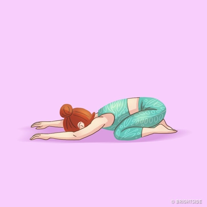  Tư thế trẻ em Đặt tay và chân ở tư thế nằm, ngang với sàn nhà giống tư thế trẻ em tập bò. Từ từ di chuyển mông xuống phía gót chân của bạn. Đặt đầu của bạn trên sàn nhà và di chuyển bàn tay về phía trước cho đến khi cánh tay của bạn thẳng. Đặt ở vị trí này trong 30 giây. 