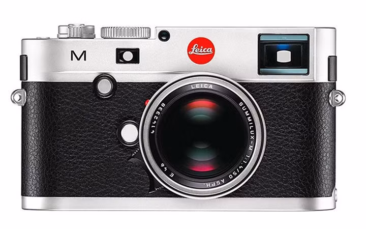 Máy ảnh Leica mạ bạc trị giá 5.550 bảng Anh.