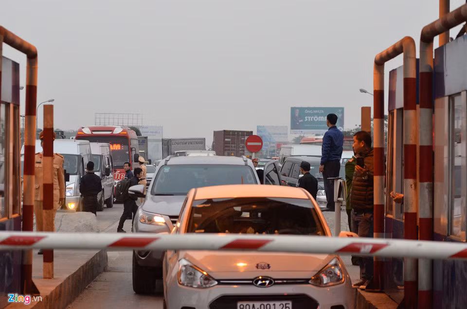 Các lái xe chủ yếu sử dụng các loại tiền mệnh giá 500 đồng, 200 đồng để trả phí nhằm kéo dài thời gian qua trạm BOT quốc lộ 5. Các xe phản đối bằng tiền lẻ đều mang biển kiểm soát Hưng Yên.