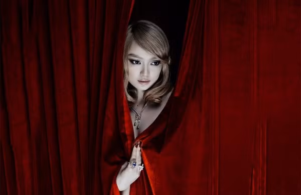 Song song với các hoạt động phim ảnh, hiện hình ảnh của Kaity Nguyễn còn đang phủ sóng dày đặc trong nhiều chiến dịch quảng cáo của các nhãn hàng lớn. Với hàng loạt dấu ấn đáng nhớ ở tuổi 23, Kaity Nguyễn một lần nữa khẳng định sự trưởng thành, mới mẻ và luôn không ngừng thử thách bản thân trong nhiều vai trò khác nhau. 