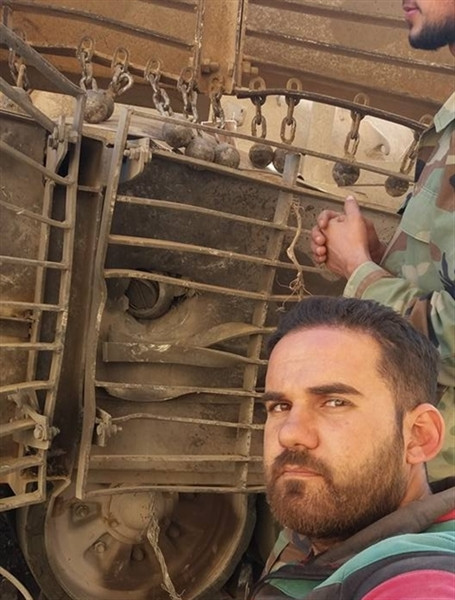 Bức ảnh vừa được một binh sĩ Syria đăng tải đã cho thấy lớp giáp lồng này chẳng những không xé rách được viên đạn rocket chống tăng mà còn để nó bẻ cong các thanh thép và xuyên luôn cả vào giáp chính, rất may là đạn đã không nổ.