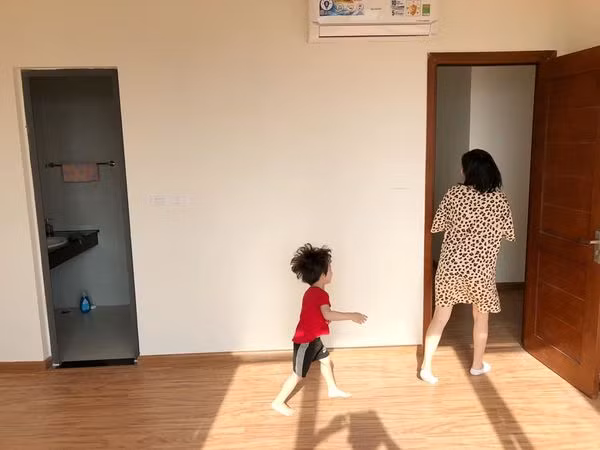 Ba Duy - Nam Thuong tu hao khoe nha moi tau 