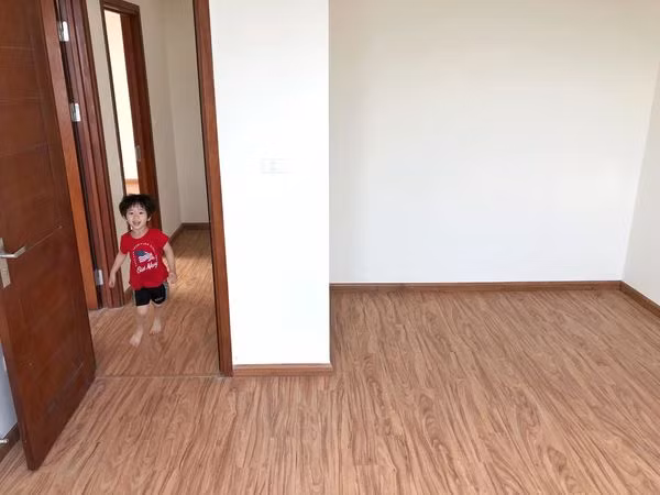 Ba Duy - Nam Thuong tu hao khoe nha moi tau 