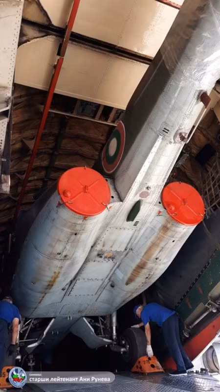 Điều đó có nghĩa là số tiền 43 triệu euro được phê duyệt sẽ chỉ đủ để sửa chữa 8 chiếc Su-25, trong tương lai Bulgaria sẽ phải chi nốt ngân sách cho phần công việc còn lại.