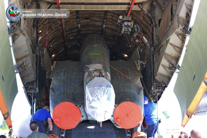 Bởi vì không có khoản thanh toán nào được thực hiện theo hợp đồng đã ký kết vào thời điểm cuối năm 2018 mà số tiền này đã được chuyển sang năm 2019.