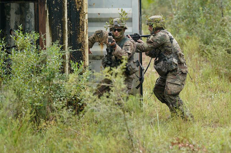 Sự linh động đặc trưng trên chiến trường cũng như sự huẫn luyện với yêu cầu cao đã khiến Sư đoàn dù 101 trở thành đội quân tiên phong trong lực lượng chiến đấu mặt đất của Mỹ trong các cuộc xung đột gần đây.