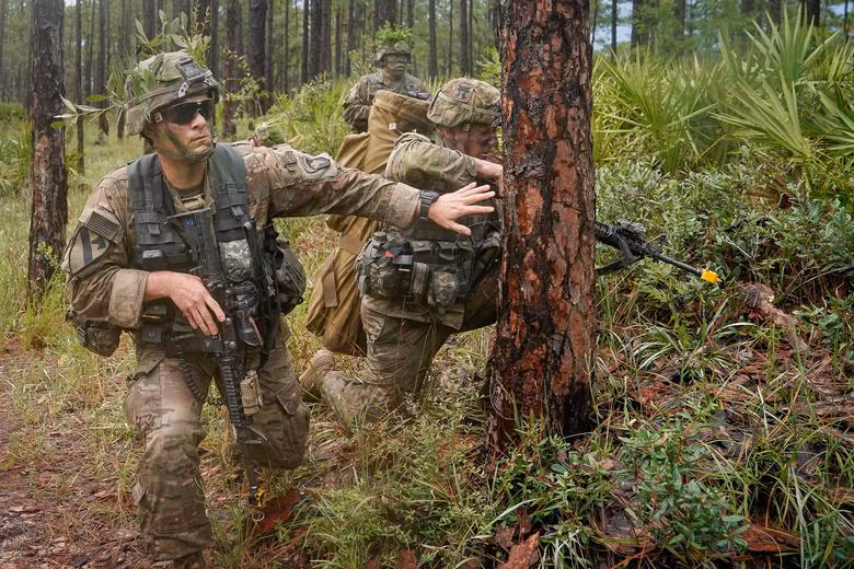 Trong Thế chiến 2, Sư đoàn Dù 101 nổi tiếng với vai trò trong Chiến dịch Overload (cuộc đổ bộ Normandy ngày 6/6/1944).