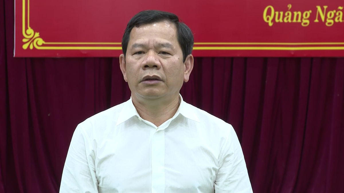 Ông Đặng Văn Minh, Chủ tịch UBND tỉnh Quảng Ngãi, bị khởi tố, bắt tạm giam cũng với cáo buộc đã nhận hối lộ trong vụ án xảy ra tại Tập đoàn Phúc Sơn và các đơn vị liên quan.