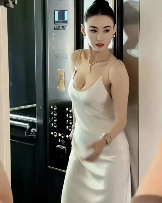 My nhan Hong Kong Truong Ba Chi khoe sac o tuoi U40-Hinh-3