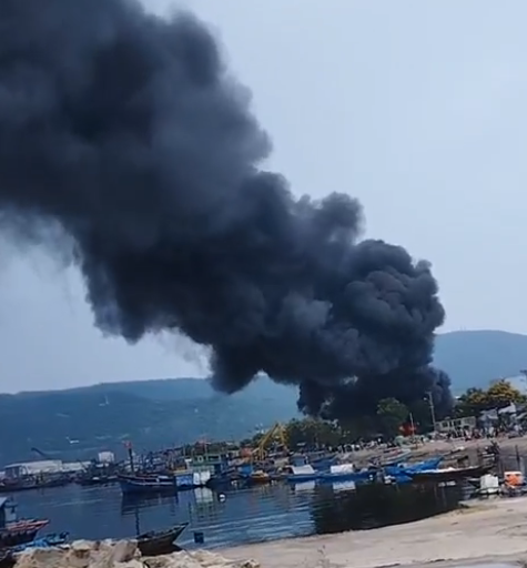 Da Nang: Chay lon tai nha kho khu vuc au thuyen Tho Quang