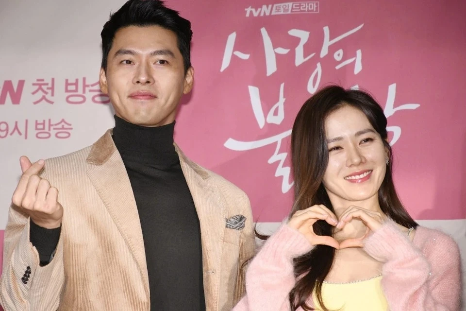 Cuối năm 2022, Son Ye Jin sinh con đầu lòng. Trên trang cá nhân, Son Ye Jin chia sẻ cô cảm thấy bản thân cuối cùng cũng trở thành người lớn sau khi có con. Nữ diễn viên bày tỏ lòng biết ơn đến những người đã giúp đỡ, quan tâm đến cô. Bên cạnh đó, Son Ye Jin cảm ơn Hyun Bin vì đã luôn đồng hành cùng cô trong khoảng thời gian này.