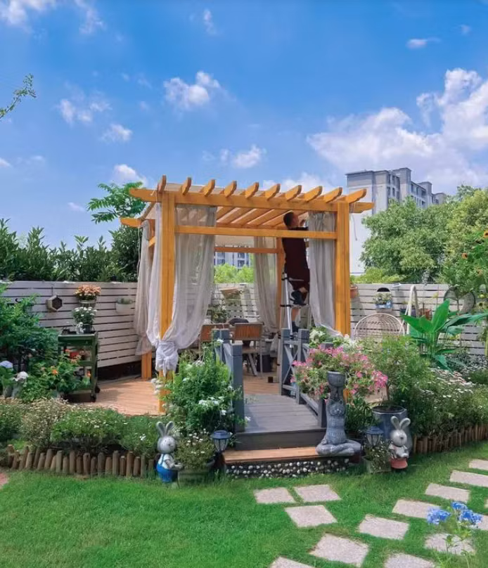 Cuộc sống ở thành phố ngột ngạt trong 4 bức tường là lý do khiến ai cũng muốn tìm cho mình một khoảng không riêng, để được gần gũi với thiên nhiên. Tuy nhiên, điều này là rất khó, khi mật độ dân số ở thành phố thường đông đúc, các tòa nhà cao tầng chen chúc nhau.