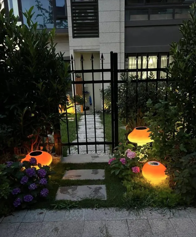 Việc cần duy trì đều đặn nhất khi làm vườn có lẽ là tưới cây. Để thuận tiện cho công việc tưới cây, Chen Xin mua một bộ súng nước để tưới hoa, tưới hoa vào mùa hè thực sự là một công việc tốn nhiều công sức. 