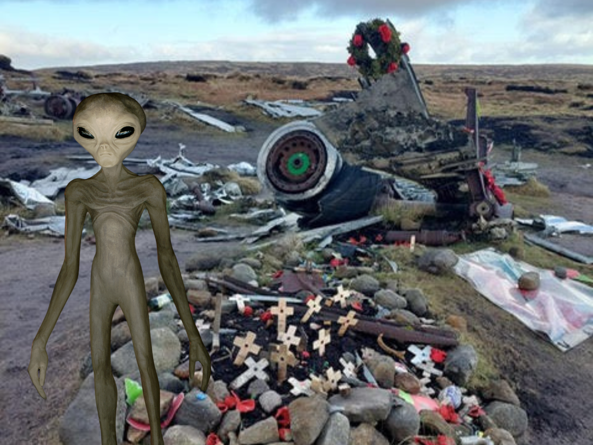 Linh hồn nô lệ: Một số người tin rằng "tam giác Bermuda" chứa linh hồn của các nô lệ bị thuyền trưởng ném xuống biển. Người ta từng nghe thấy tiếng khóc trong vùng biển này. "Tam giác quỷ Bermuda" như một cánh cổng để đi lại giữa Trái đất và khu vực ngoài hành tinh.