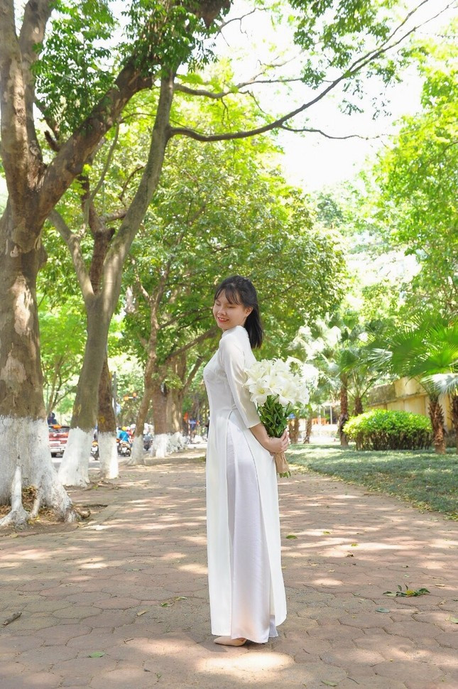 Nu sinh khiem thi mang anh sang den nhung manh doi kem may man-Hinh-2