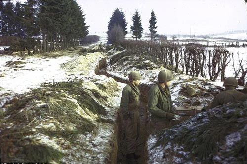 Chien dich cuoi cung cua Hitler, 200.000 nguoi thuong vong-Hinh-3