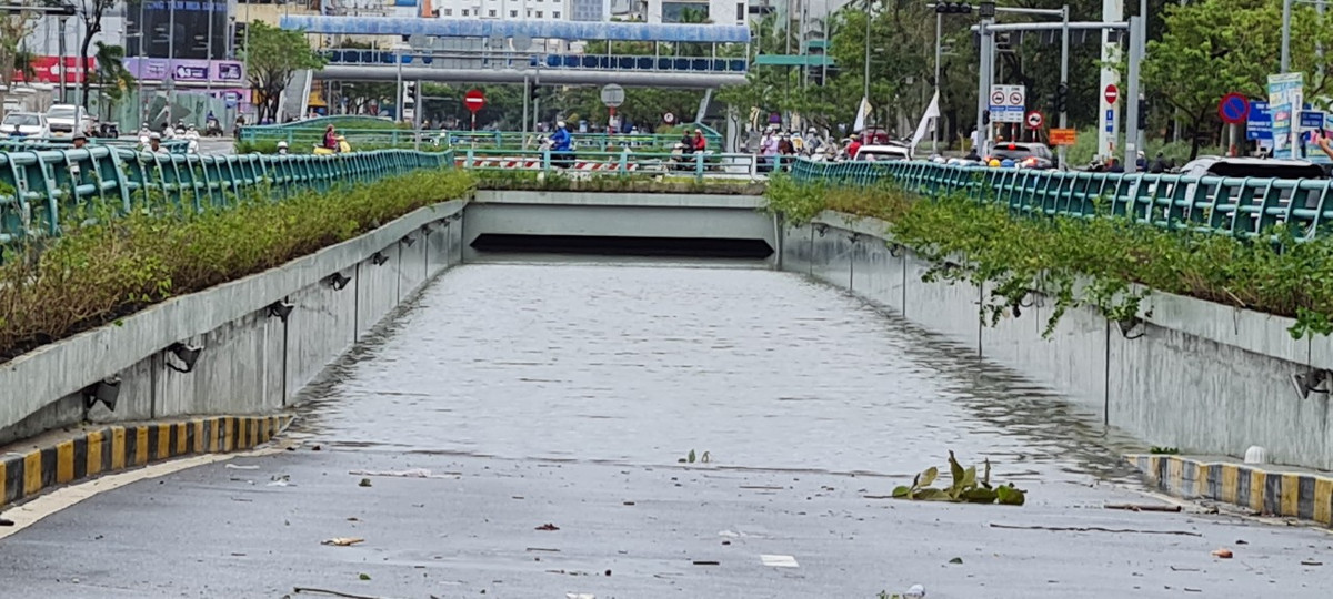 Đơn vị vận hành sau đó đầu tư thêm 3 máy bơm, công suất mỗi máy 700 m3/h, nhưng đến đầu tháng 10/2018 hầm chui lại bị ngập sau mưa lớn.