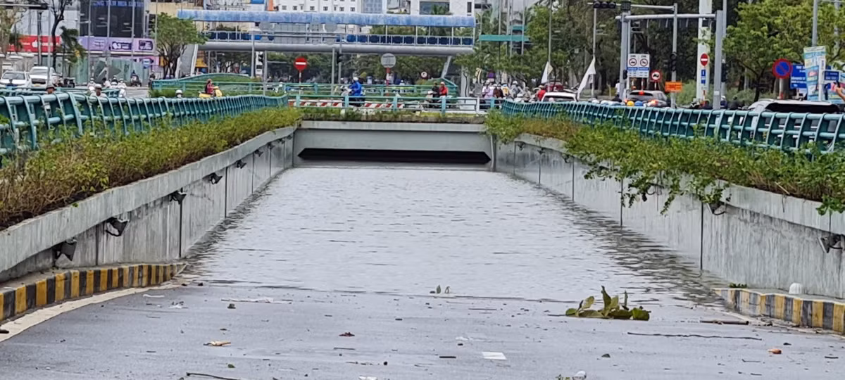 Đơn vị vận hành sau đó đầu tư thêm 3 máy bơm, công suất mỗi máy 700 m3/h, nhưng đến đầu tháng 10/2018 hầm chui lại bị ngập sau mưa lớn.