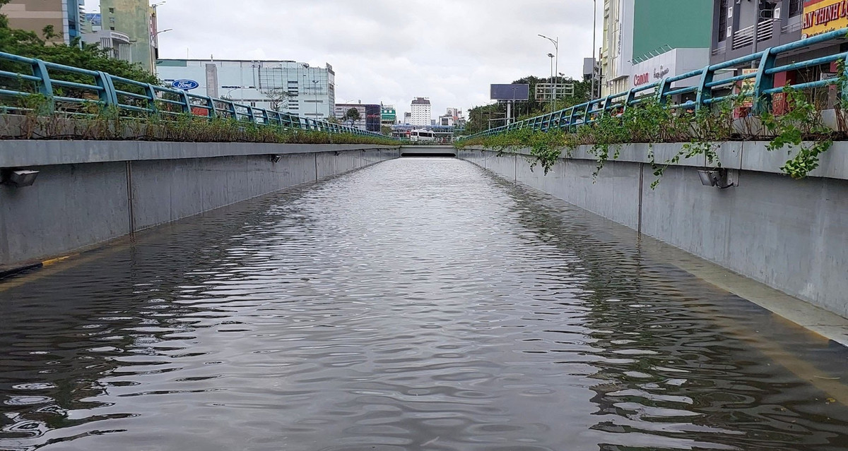 Có thời điểm hầm chui Điện Biên Phủ ngập sâu 4 m.