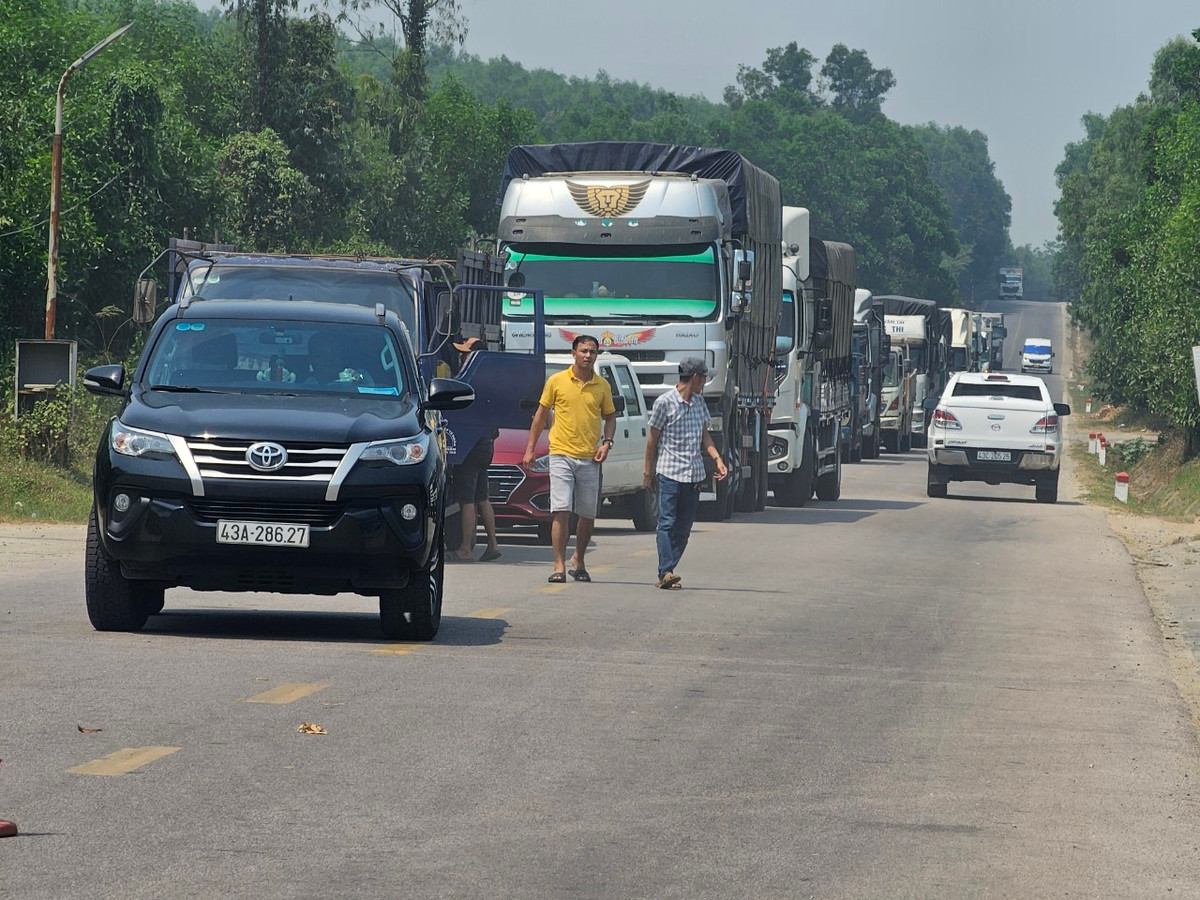 Theo thông tin ban đầu, vụ tai nạn xảy ra vào khoảng 6h30 sáng 19/4 trên Quốc lộ 14B đoạn qua xã Đại Hiệp, huyện Đại Lộc, tỉnh Quảng Nam.