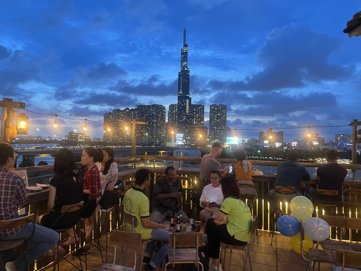 Khach ngoai thich thu trai nghiem muon kieu 