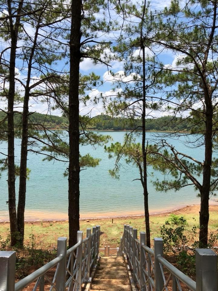 Người dân gọi với cái tên Biển Hồ vì nó có diện tích rất rộng, khoảng hơn 220ha, khi gió to còn mang theo sóng lớn như ngoài đại dương.