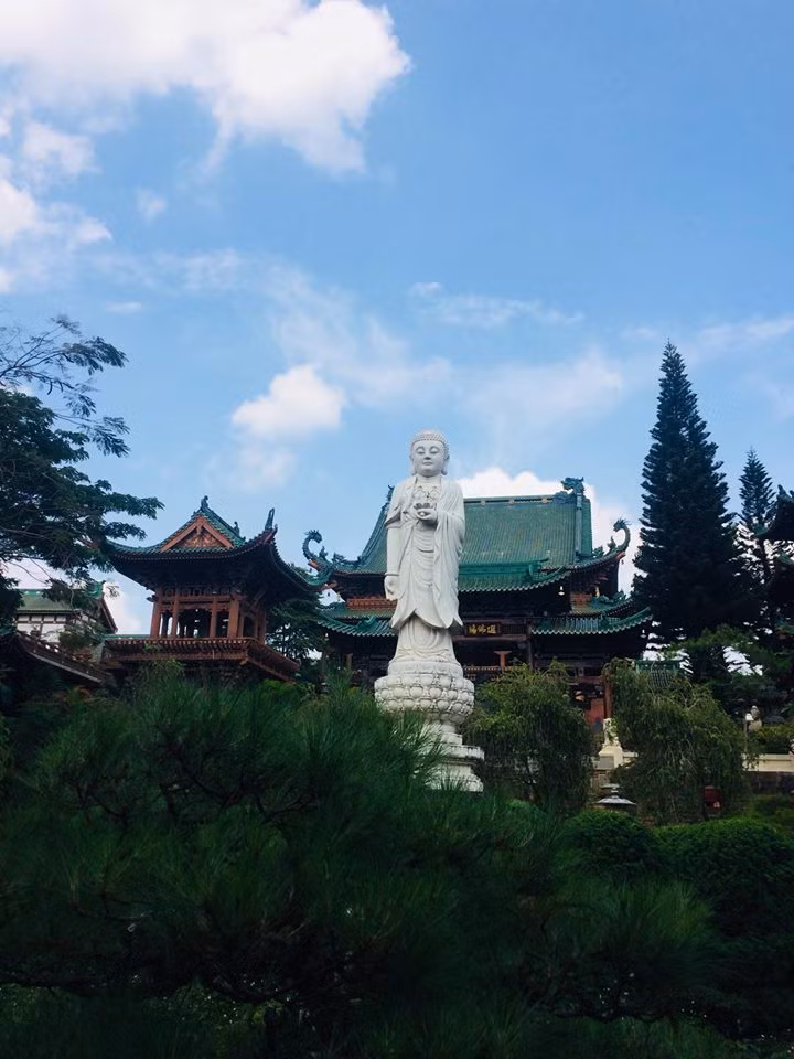 Chùa Minh Thành nằm cách trung tâm thành phố không xa, là ngôi chùa có không gian và kiến trúc gần giống với các ngôi chùa trong điện ảnh Nhật Bản.