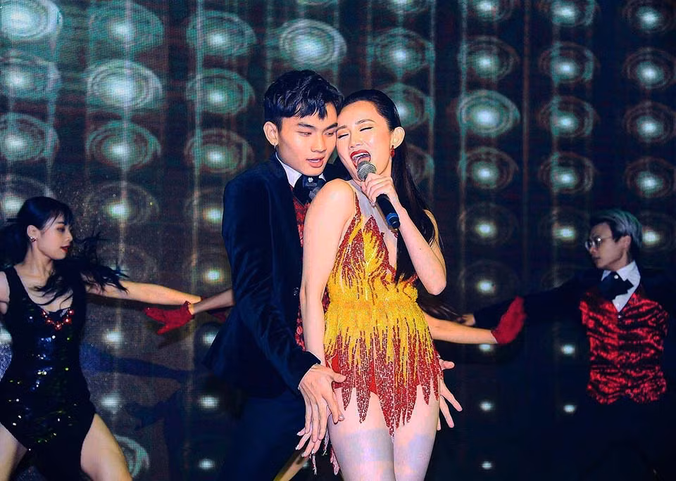 Lo anh qua khu voi Xuan Truong, co gai bi dan mang “truy lung”-Hinh-6