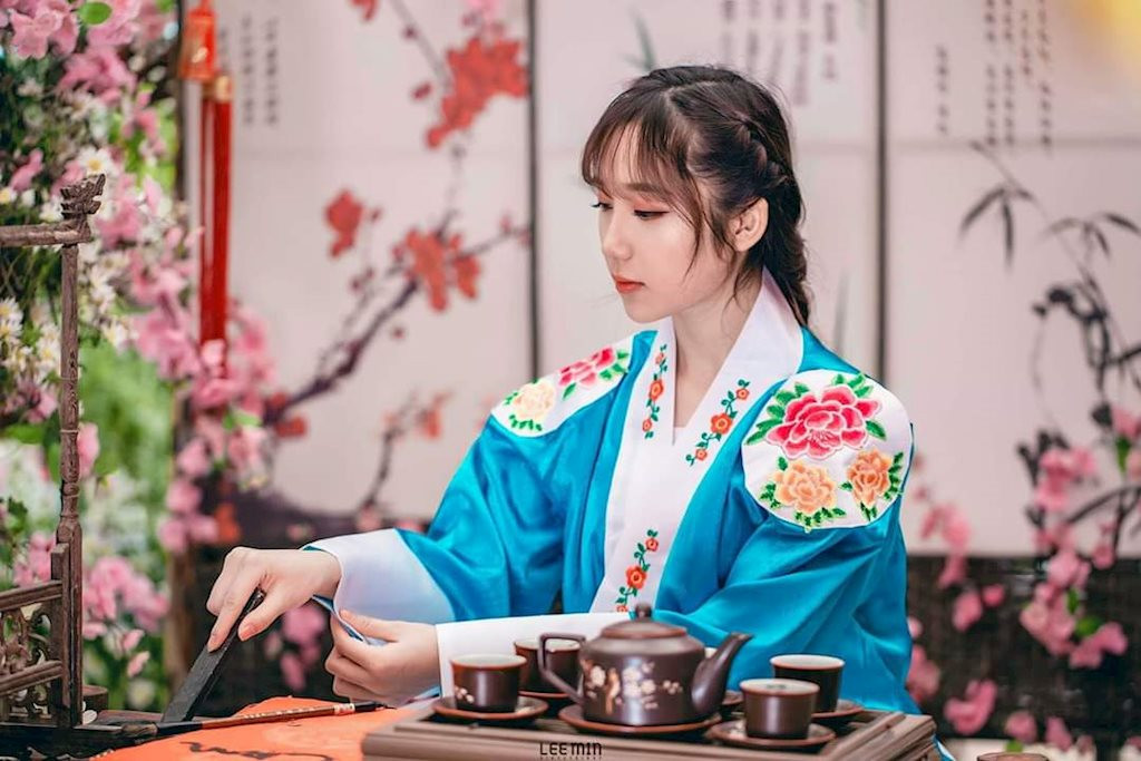 Cô nàng cũng là một trong những hot idol livestream. Có thể nói, vẻ xinh đẹp và giọng hát ngọt ngào chính là vũ khí để nàng nữ sinh chinh phục trái tim của các fan hâm mộ.