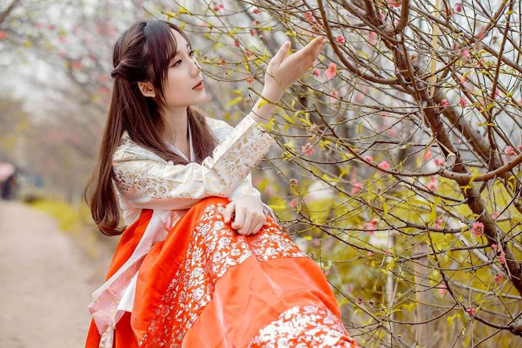 Bên cạnh việc đi học, cô Nữ sinh 9x cũng thường nhận lời mời chụp ảnh cho các studio ở Hà Nội.