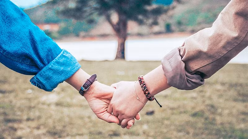 Tren muc tinh ban, nhung khong phai la yeu, moi quan he nay goi la gi?