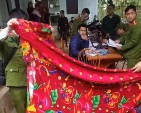 Vu sat hai 2 me con co hieu pho: Dong tin nhan cuoi cung nghi can gui con gai-Hinh-2