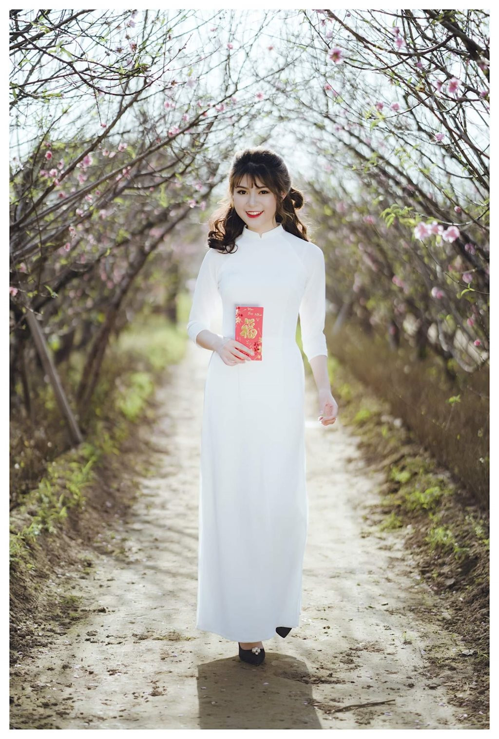 Gần đây, Phương Oanh ít xuất hiện với vai trò là người mẫu ảnh. Cô nàng cũng chia sẻ lý do rằng cô đang thử sức trong một lĩnh vực mới đó là truyền thông, báo chí. Dự định trong năm 2019 của nàng hot girl là sẽ tiếp tục học hỏi những kiến thức và kinh nghiệm trong ngành truyền thông để trở thành nhà marketing giỏi như cô nàng mơ ước.