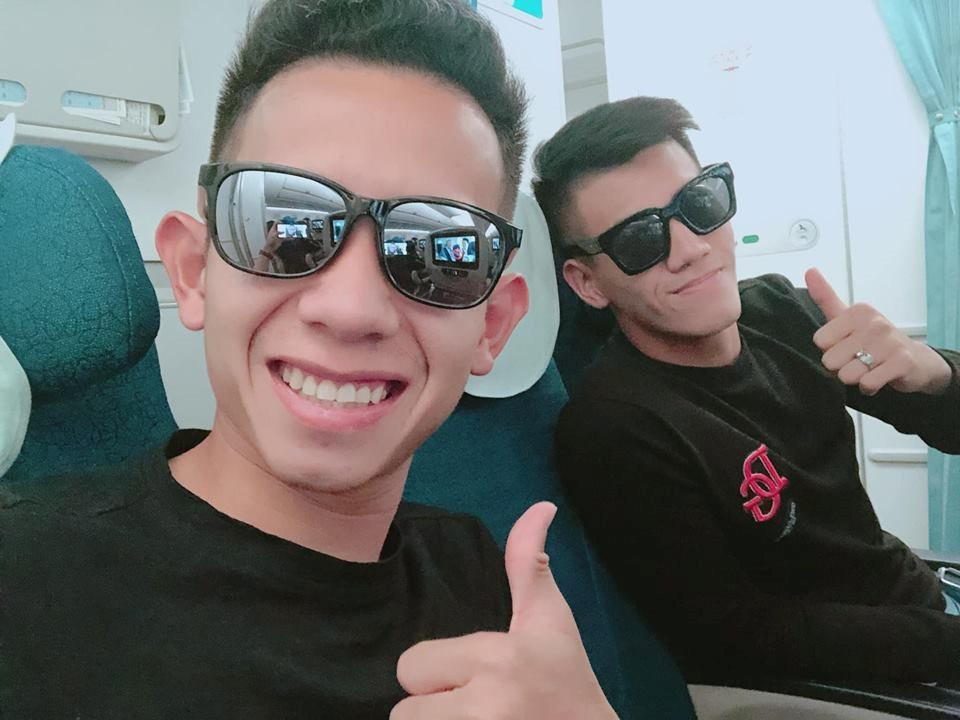 "Một năm khép lại với nhiều thăng trầm. Mọi thứ lại bắt đầu khi năm mới đang đến. Xin chúc cho ba mẹ, gia đình, người thân và tất cả mọi người một năm mới thật nhiều sức khoẻ, mọi điều bình an, thành công trong công việc và tràn đầy hạnh phúc", Hồng Duy gửi lời chúc.