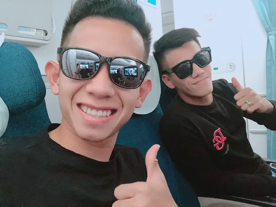 "Một năm khép lại với nhiều thăng trầm. Mọi thứ lại bắt đầu khi năm mới đang đến. Xin chúc cho ba mẹ, gia đình, người thân và tất cả mọi người một năm mới thật nhiều sức khoẻ, mọi điều bình an, thành công trong công việc và tràn đầy hạnh phúc", Hồng Duy gửi lời chúc.