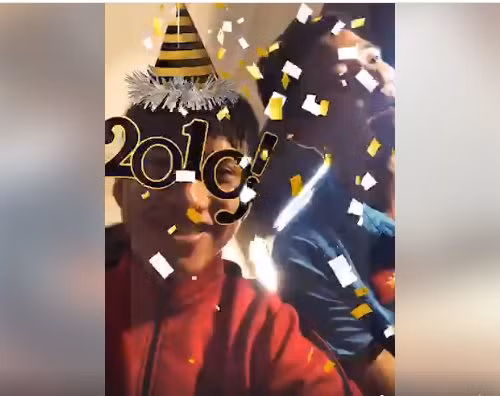 Quả không hổ danh em út "ngây ngô" nhất đội, Văn Hậu khoe clip vô cúng đáng yêu và "lầy lội" bên cạnh Đức Chinh: "Đầu cầu Qatar chào đầu cầu Việt Nam".