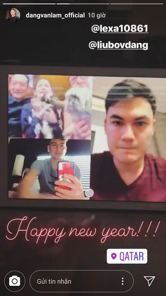 Không khoe ảnh chụp cùng đồng đội hay trái bóng, thủ môn Đặng Văn Lâm đăng tải hình ảnh trò chuyện với gia đình trong ngày đầu năm mới.